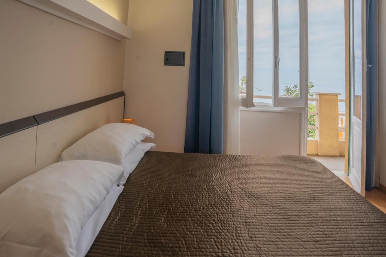Albergo Celeste Σέστρι Λεβάντε Εξωτερικό φωτογραφία