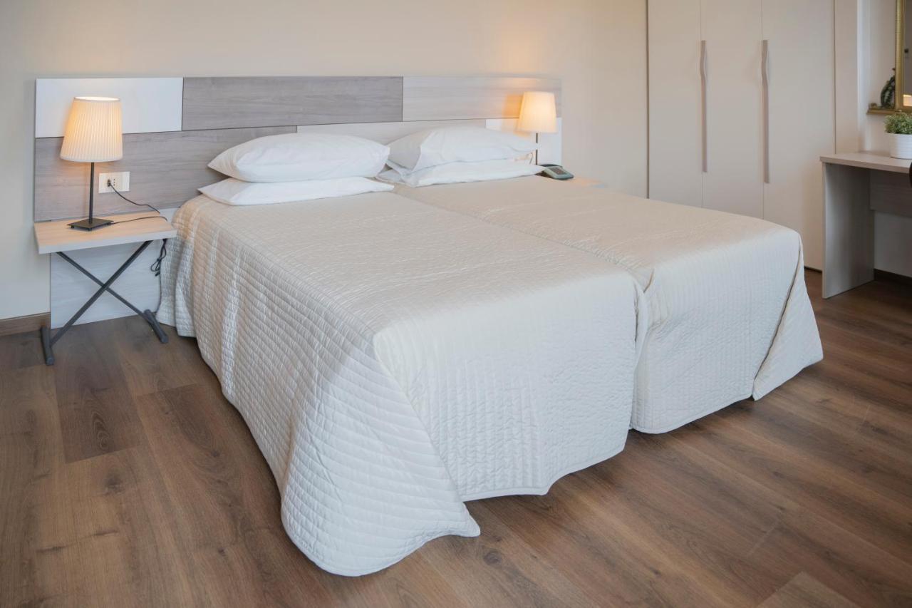Albergo Celeste Σέστρι Λεβάντε Εξωτερικό φωτογραφία