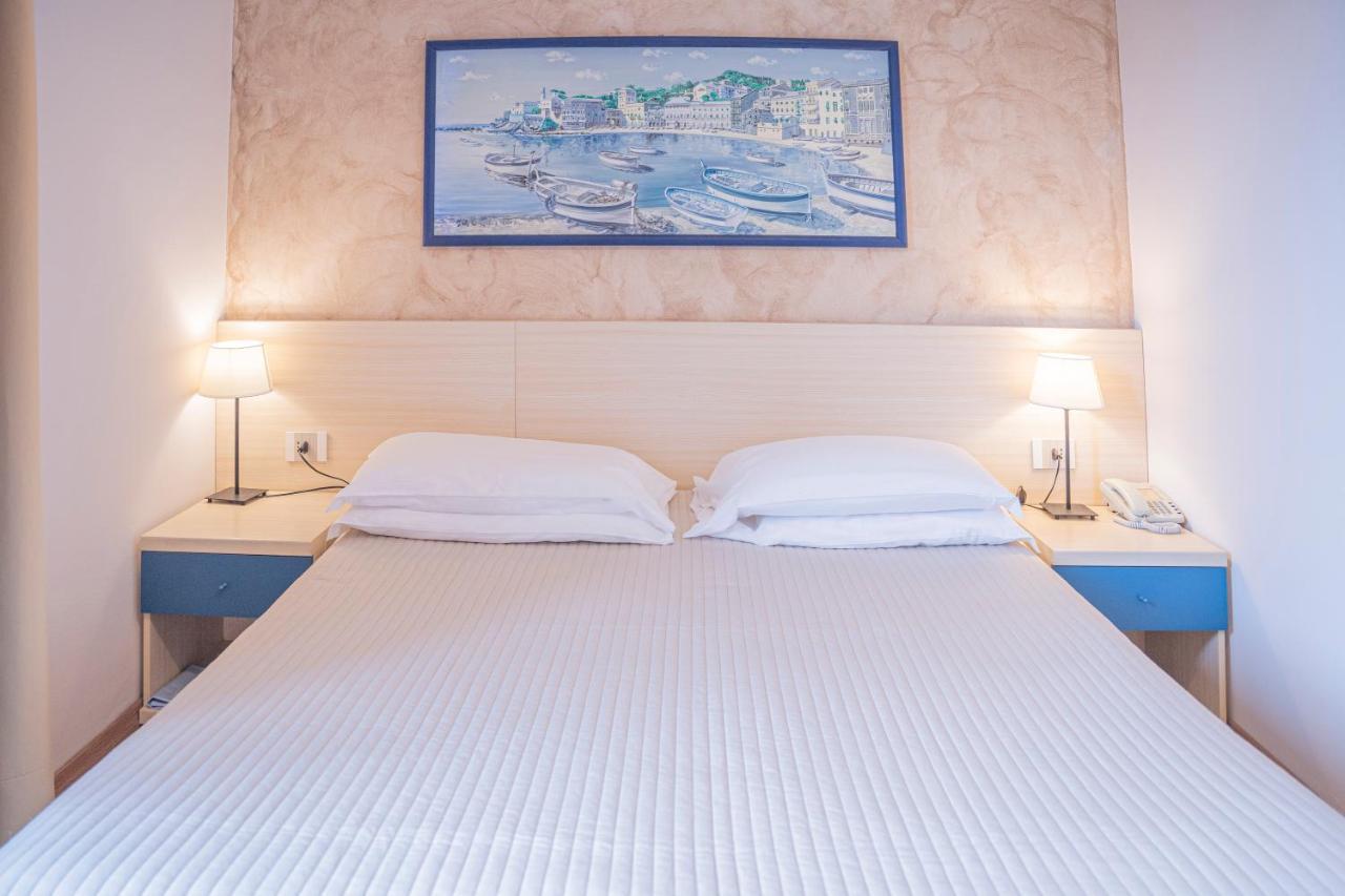 Albergo Celeste Σέστρι Λεβάντε Εξωτερικό φωτογραφία