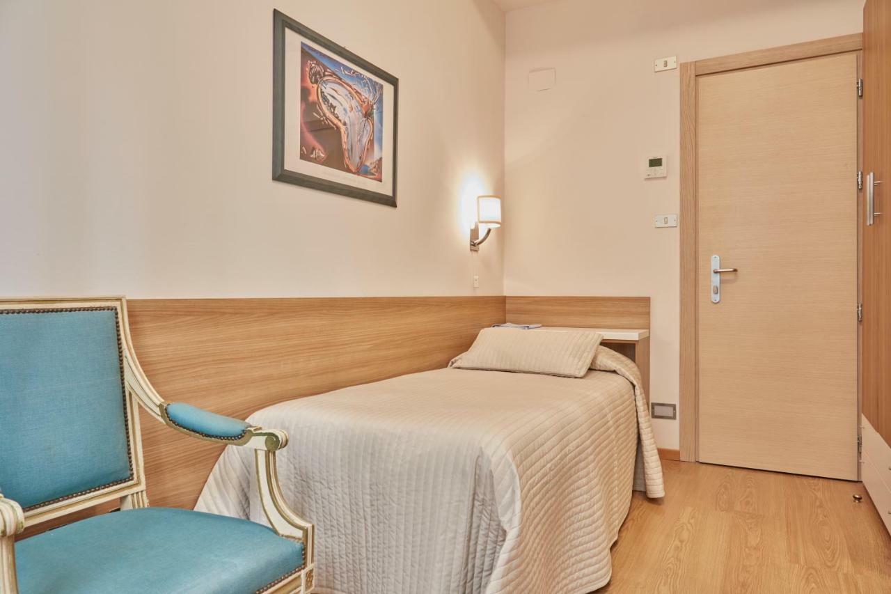 Albergo Celeste Σέστρι Λεβάντε Εξωτερικό φωτογραφία